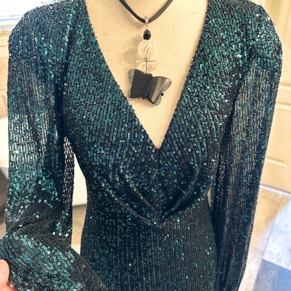 Ieena Mac Duggal Emerald Sequin Green Dress With Long Sleeves Gold Buttons 6 - Picture 5 of 15